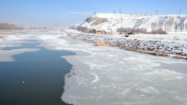 Serpincik Gölü buzla kaplandı