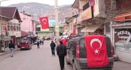 Sivaslı şehidin baba ocağına Türk bayrakları asıldı